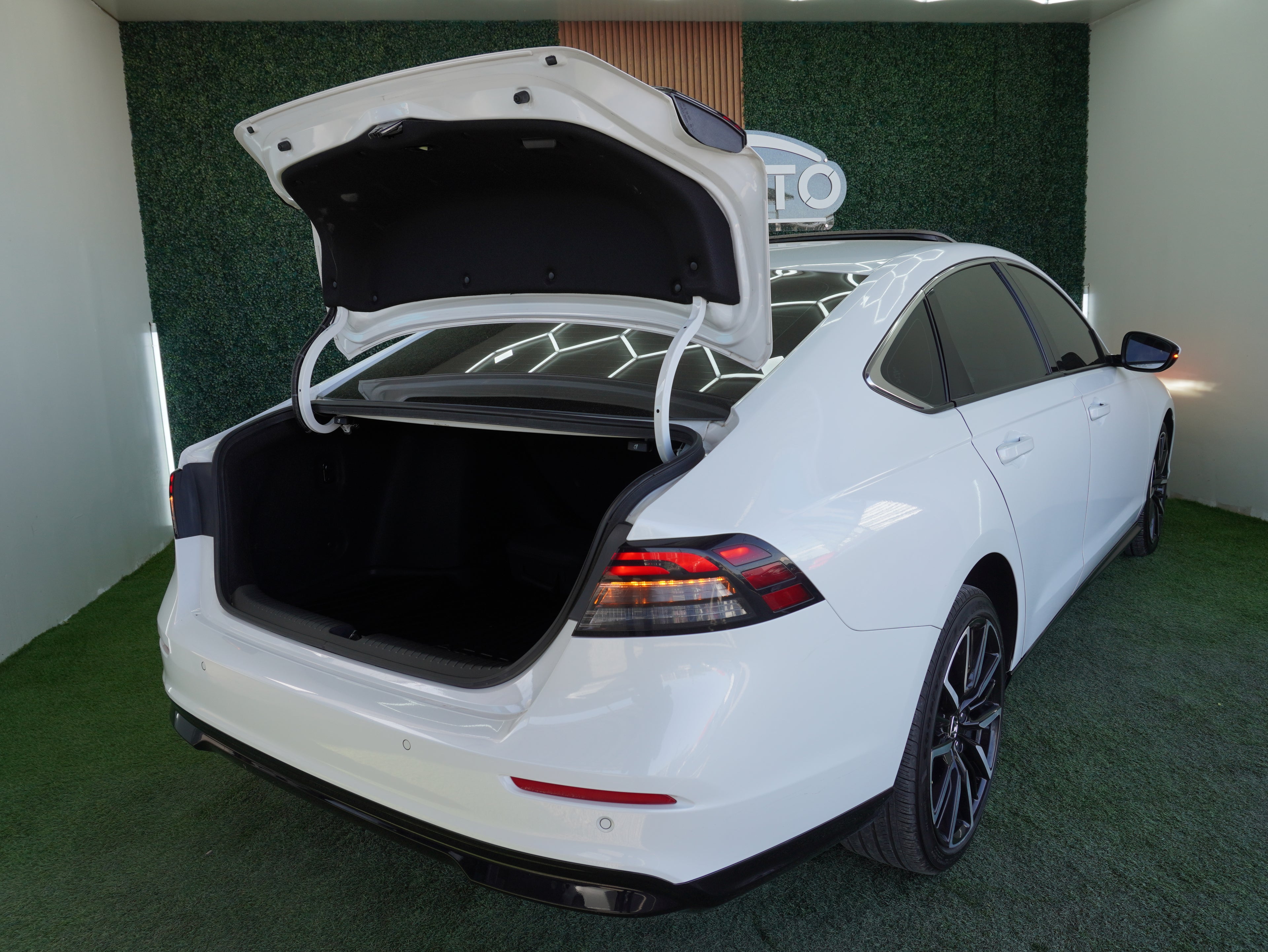 Honda Accord Touring 2024