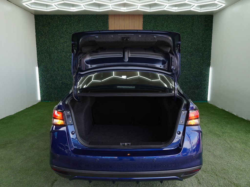Nissan Versa Advance 2025