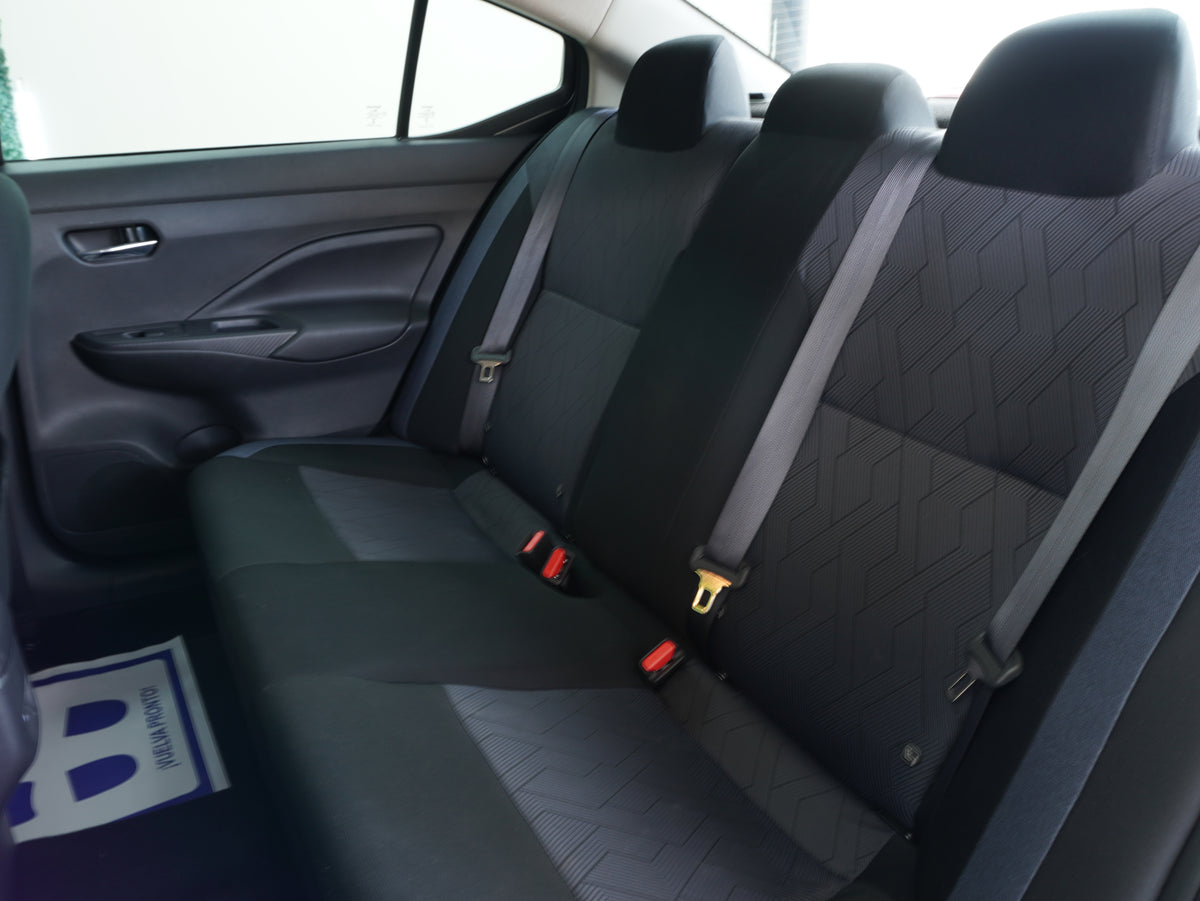 Nissan Versa Advance 2025