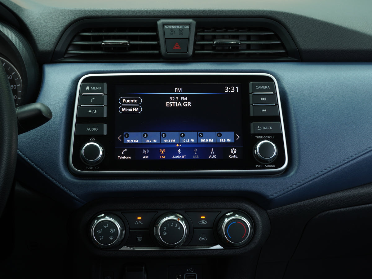 Nissan Versa Advance 2025