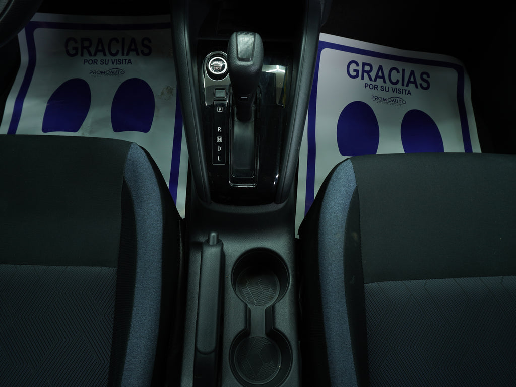 Nissan Versa Advance 2025